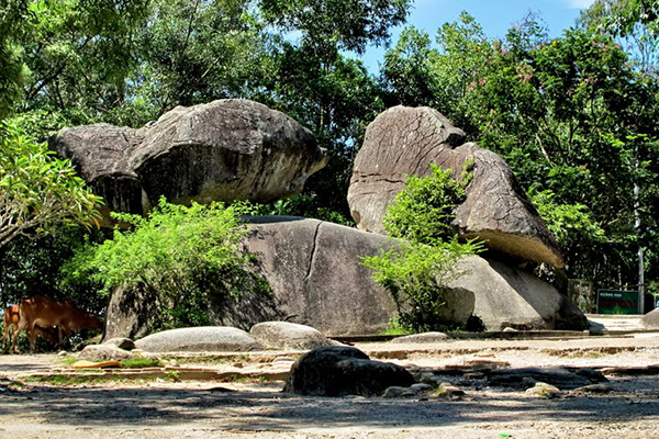 Hòn Trống Mái Hòn Trống Mái